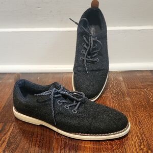 Bill Blass Charcoal Wool Casual Dress Sneakers with Minimalist Design